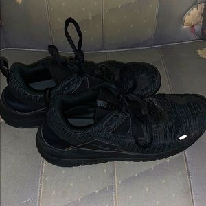 Men’s Nike Renew sneaker. COVID free!